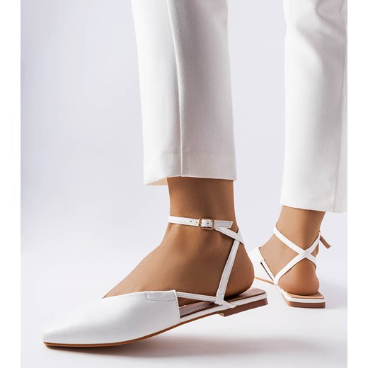 Białe sandały z zakrytym noskiem Jehovah ze sklepu gemre w kategorii Balerinki - zdjęcie 157572578