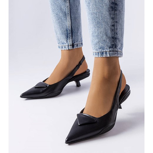 Czarne sandały na niskim obcasie Labonté ze sklepu gemre w kategorii Czółenka - zdjęcie 157578685
