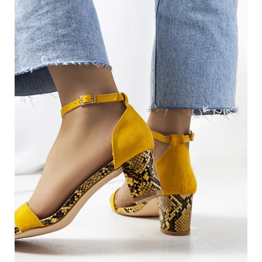 Żółte sandały na słupku w motywie węża Azevedo ze sklepu gemre w kategorii Sandały damskie - zdjęcie 157578725