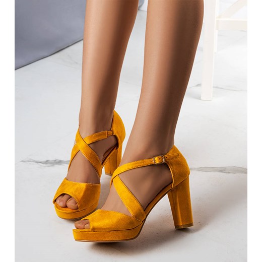 Żółte sandały na słupku Artemi ze sklepu gemre w kategorii Sandały damskie - zdjęcie 157583206