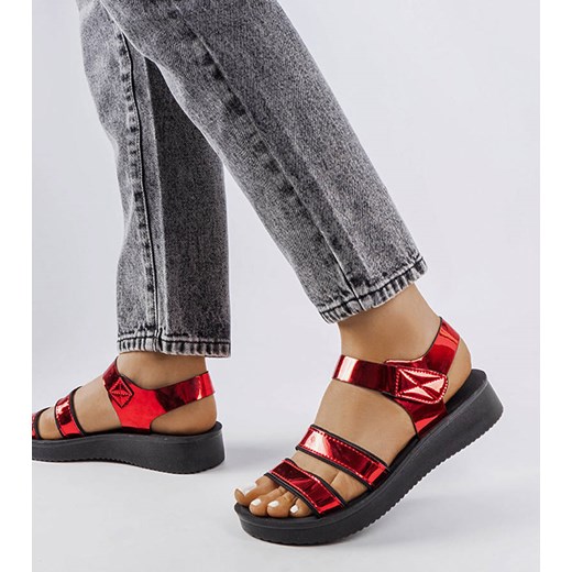 Czerwone lakierowane sandały Brices ze sklepu gemre w kategorii Sandały damskie - zdjęcie 157583825