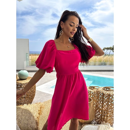 Sukienka Modnakiecka.pl z długim rękawem midi rozkloszowana z dekoltem karo 