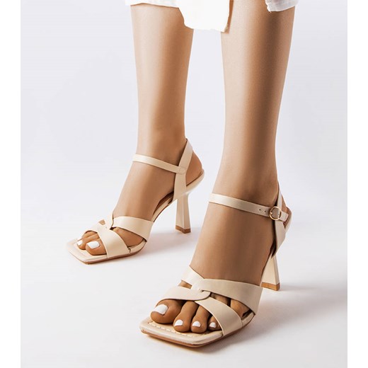 Beżowe sandały na szpilce z paskiem Karolina ze sklepu gemre w kategorii Sandały damskie - zdjęcie 157628936