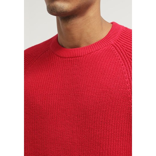Burton Menswear London TOMATO FISHERMAN Sweter red zalando bialy rękawy