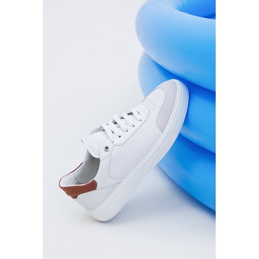Estro: Białe sneakersy męskie ze skóry naturalnej na wiosnę ze sklepu Estro w kategorii Trampki męskie - zdjęcie 158476917