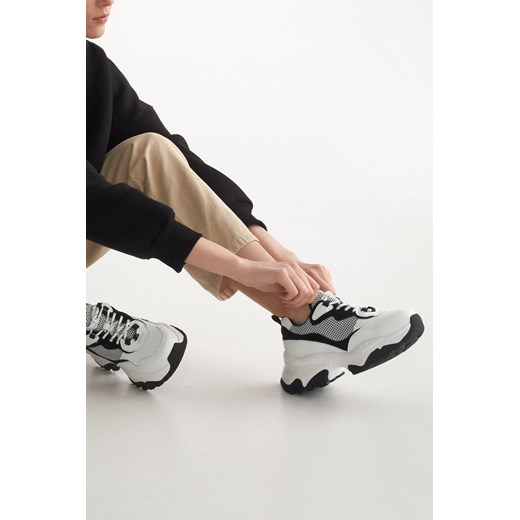 ES 8: Czarno-białe sneakersy damskie ze skóry naturalnej Es 8 36 promocja Estro