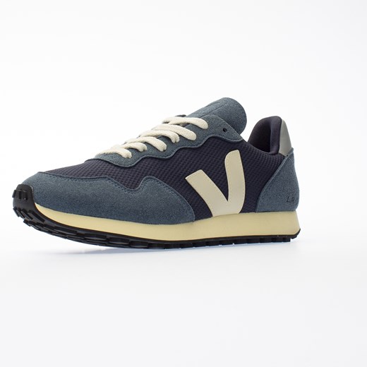 Veja Rio Branco Alveomesh Nautico/Pierre Veja US 10.5 / EU 44 / 28 CM runcolors