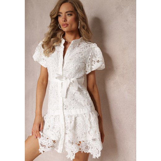 Biała Koronkowa Sukienka Mini z Falbankami i Materiałowym Paskiem Mivan ze sklepu Renee odzież w kategorii Sukienki - zdjęcie 159096967