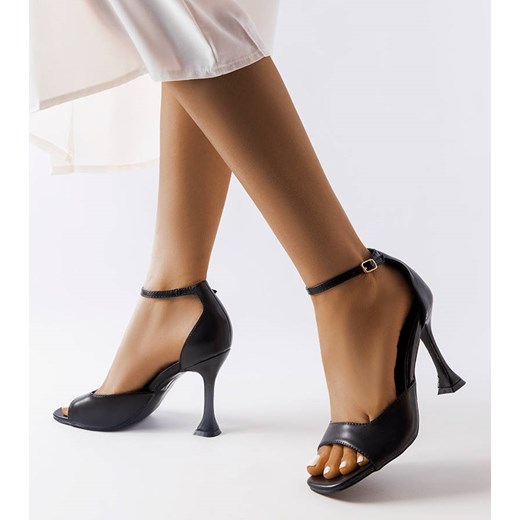 Czarne sandały na szpilce z paskiem Delinda ze sklepu gemre w kategorii Sandały damskie - zdjęcie 159119969