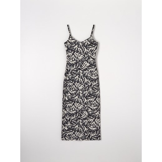 Sukienka Sinsay dopasowana z okrągłym dekoltem midi w abstrakcyjnym wzorze casual 