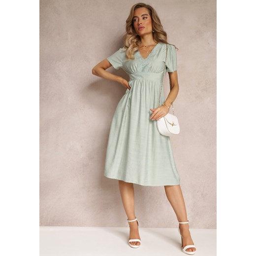 Zielona Haftowana Sukienka Midi z Gumkami w Talii i Krótkimi Rękawami Makala ze sklepu Renee odzież w kategorii Sukienki - zdjęcie 159666756