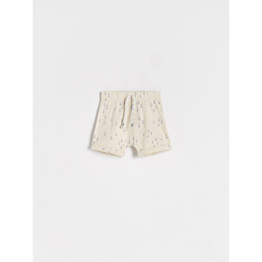 Reserved - Spodenki z nadrukiem - złamana biel ze sklepu Reserved w kategorii Spodenki niemowlęce - zdjęcie 160047298