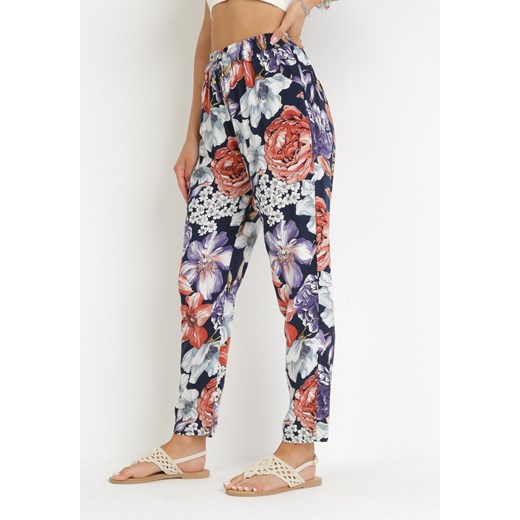 Granatowe Spodnie w Kwiatowy Wzór z Prostymi Nogawkami Lelene ze sklepu Born2be Odzież w kategorii Spodnie damskie - zdjęcie 160066858