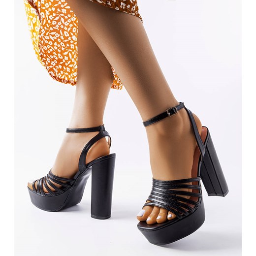Masywne czarne sandały na słupku Ariande ze sklepu gemre w kategorii Sandały damskie - zdjęcie 160085079