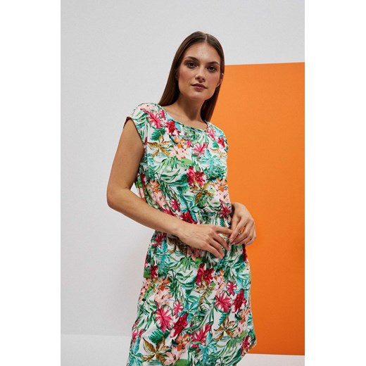 Wzorzysta sukienka z gumą w talii ze sklepu Moodo.pl w kategorii Sukienki - zdjęcie 160153275