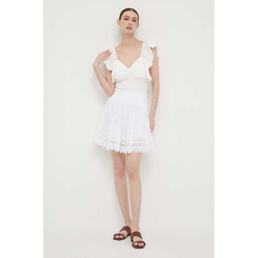 Guess spódnica bawełniana kolor biały mini rozkloszowana ze sklepu ANSWEAR.com w kategorii Spódnice - zdjęcie 160335145