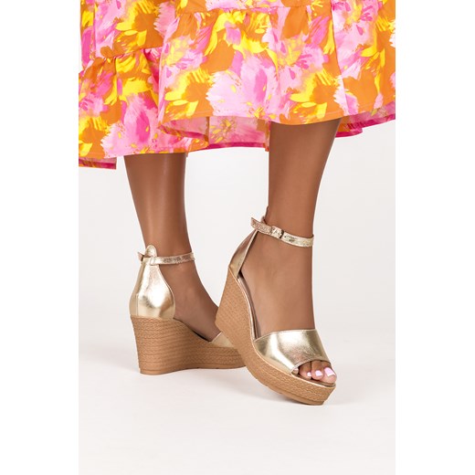 Złote sandały skórzane damskie espadryle na koturnie z zakrytą piętą pasek wokół Casu 40 promocyjna cena Casu.pl