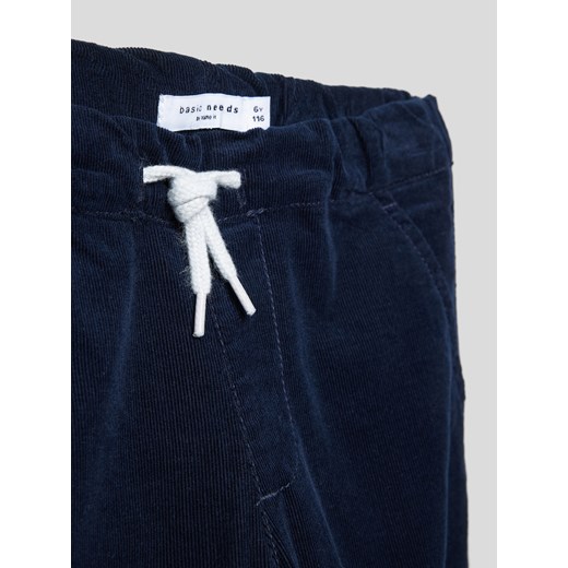 Spodnie z przeszytymi zakończeniami nogawek model ‘BABU’ Name It 92 Peek&Cloppenburg 