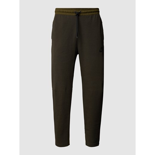 Spodnie dresowe o kroju slim fit z obszyciem w kontrastowym kolorze Nike L okazja Peek&Cloppenburg 