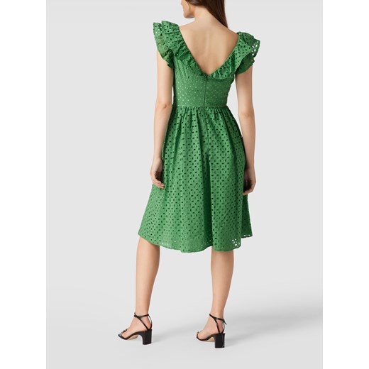 Sukienka Swing zielona z dekoltem w literę v 