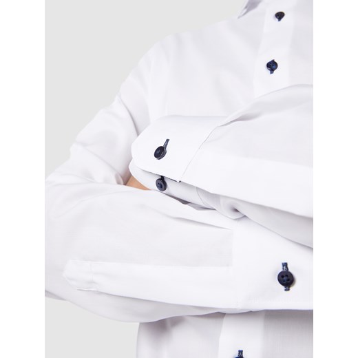 Koszula biznesowa o kroju modern fit z guzikami w kontrastowym kolorze Eterna 43 Peek&Cloppenburg 