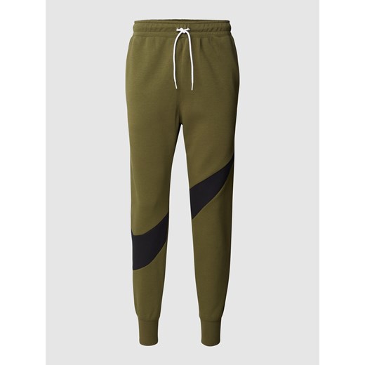 Spodnie dresowe o kroju standard fit ze wstawką z logo Nike L okazja Peek&Cloppenburg 