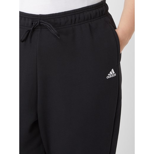 Spodnie dresowe PLUS SIZE z detalami z logo Adidas Sportswear Plus 4XL wyprzedaż Peek&Cloppenburg 