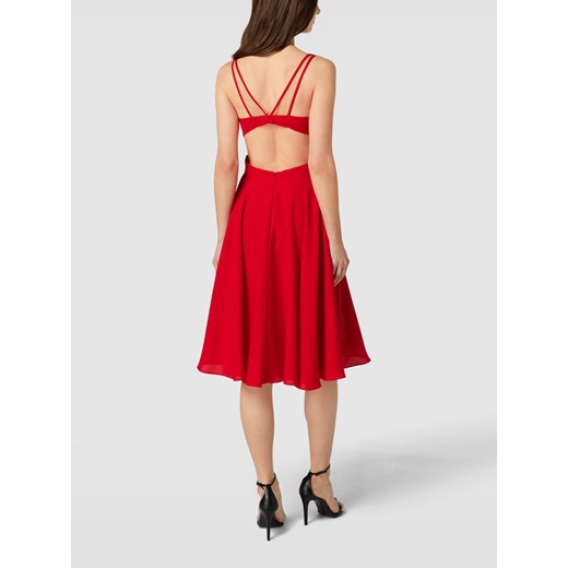 Sukienka Luxuar Fashion z dekoltem w literę v czerwona na ramiączkach 