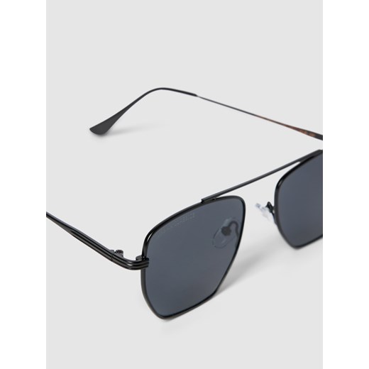 Okulary przeciwsłoneczne z prostym mostkiem nosowym model ‘Denver’ Urban Classics One Size Peek&Cloppenburg 