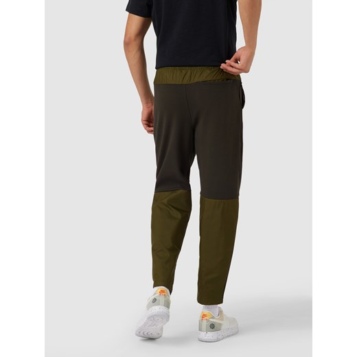 Spodnie dresowe o kroju slim fit z obszyciem w kontrastowym kolorze Nike M Peek&Cloppenburg  okazja