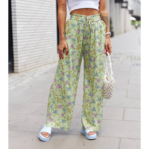 Zielony szerokie spodnie w kwiaty Vertemate ze sklepu gemre w kategorii Spodnie damskie - zdjęcie 160815828