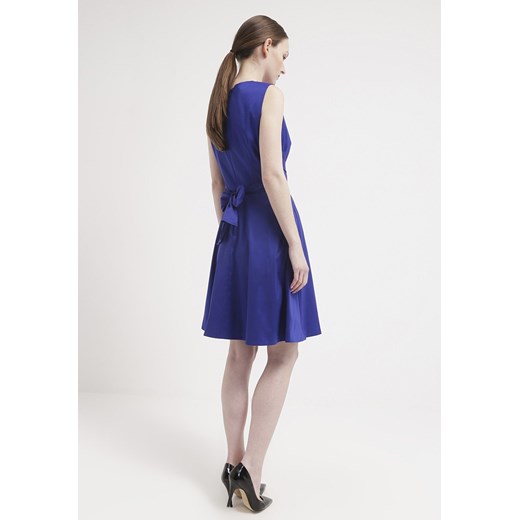 ESPRIT Collection Sukienka koktajlowa electric blue zalando granatowy bez wzorów/nadruków