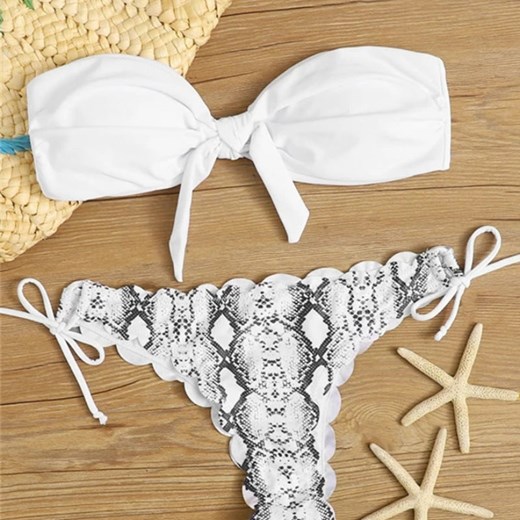 Dwuczęściowy strój kąpielowy bikini typu bandeau w wężowy wzór - Biały / S ze sklepu Lovita.pl w kategorii Stroje kąpielowe - zdjęcie 160930698