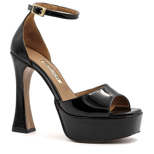 Czarne lakierowane sandały na słupku i platformie 125S ze sklepu NESCIOR w kategorii Sandały damskie - zdjęcie 160942267
