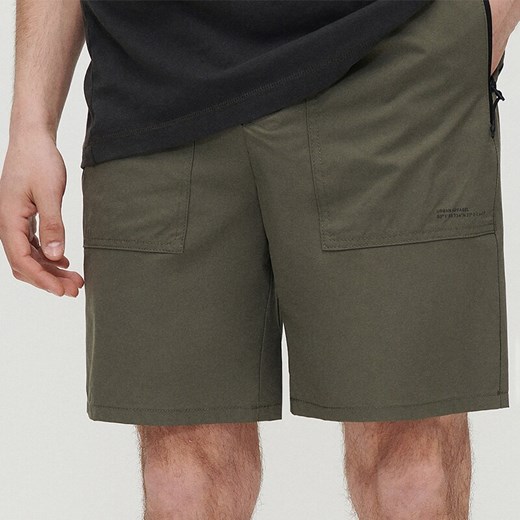 Szorty relaxed fit z elastycznym pasem khaki - Zielony House XXL House