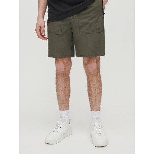 Szorty relaxed fit z elastycznym pasem khaki - Zielony House M House