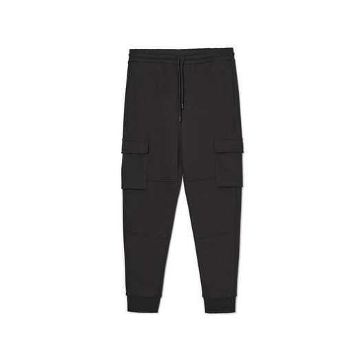Cropp - Czarne dresowe joggery cargo - czarny ze sklepu Cropp w kategorii Spodnie męskie - zdjęcie 160970169