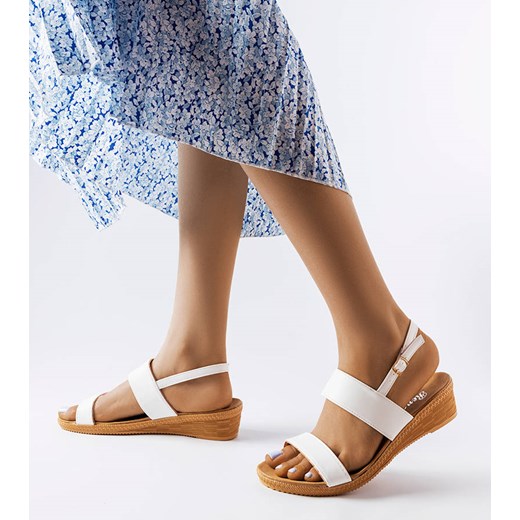 Białe sandały na koturnie Grottazzolina ze sklepu gemre w kategorii Sandały damskie - zdjęcie 160978598
