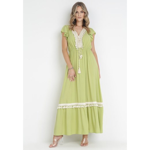 Zielona Rozkloszowana Sukienka Maxi z Wiskozy i Wiązaniem przy Dekolcie Venali ze sklepu Born2be Odzież w kategorii Sukienki - zdjęcie 161091976