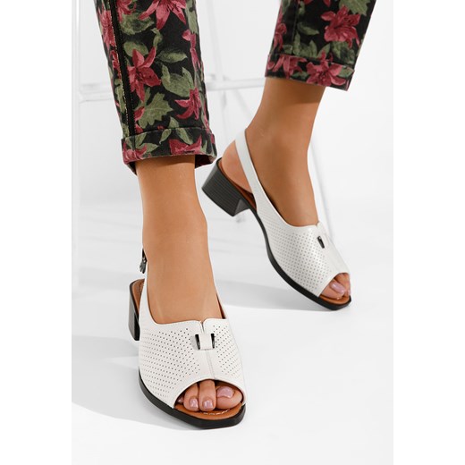 Białe sandały na słupku Bavaria ze sklepu Zapatos w kategorii Sandały damskie - zdjęcie 161186949
