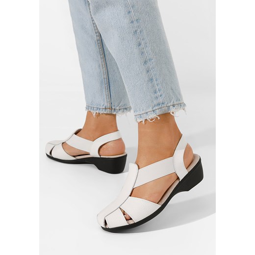 Białe sandały na niskim obcasie Melona V4 ze sklepu Zapatos w kategorii Sandały damskie - zdjęcie 161187197