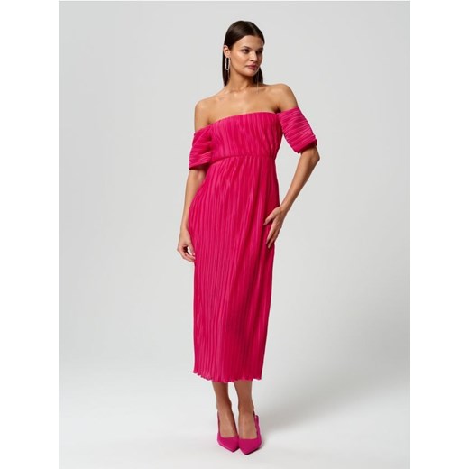 Sukienka Sinsay z dekoltem typu hiszpanka różowa z krótkim rękawem prosta 