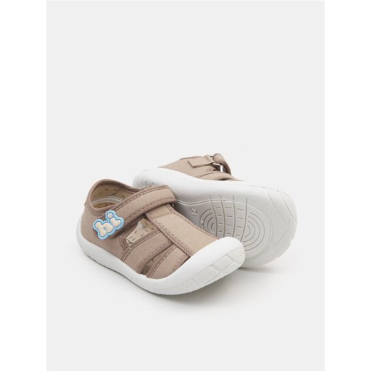 Kapcie dziecięce Sinsay beżowe 