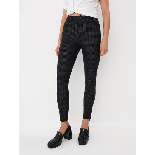 Mohito - Wzorzyste spodnie skinny - Czarny Mohito 40 Mohito