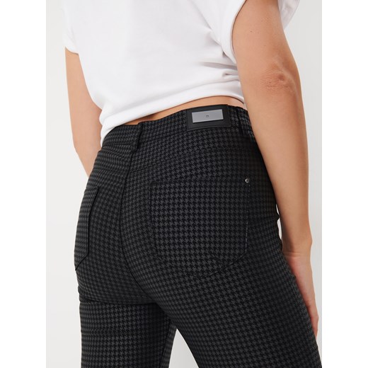 Mohito - Wzorzyste spodnie skinny - Czarny Mohito 42 Mohito