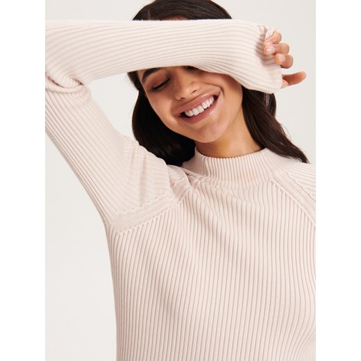 Sukienka Reserved na spacer z długim rękawem z wiskozy z okrągłym dekoltem 