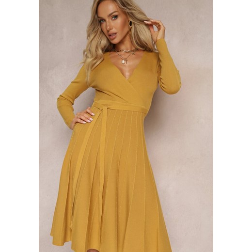 Żółta Sukienka Dzianinowa i Rozkloszowana z Kopertowym Dekoltem Dil Renee S Renee odzież promocja