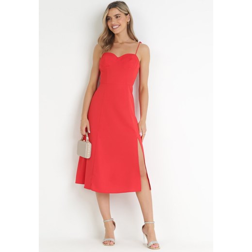 Czerwona Rozkloszowana Sukienka na Ramiączkach z Rozcięciem Sveame ze sklepu Born2be Odzież w kategorii Sukienki - zdjęcie 161379505