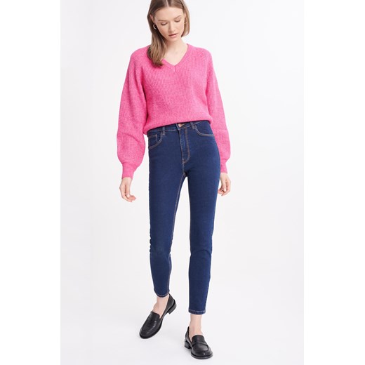 Jasnoróżowy sweter z ozdobnymi guzikami przy rękawach Greenpoint XS Greenpoint.pl