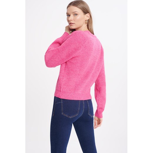 Jasnoróżowy sweter z ozdobnymi guzikami przy rękawach Greenpoint XS Greenpoint.pl